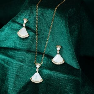 Aurora Grace Altın Renk Çelik Kolye Küpe Seti – Taş Detaylı Şık Kadın Takı Seti