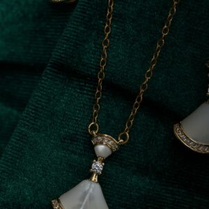 Aurora Grace Altın Renk Çelik Kolye Küpe Seti – Taş Detaylı Şık Kadın Takı Seti