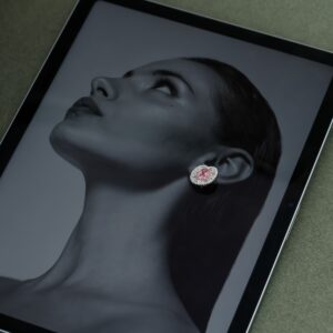 Roselle Heart Pembe Taşlı Gümüş Renk Çelik Kadın Küpe – Kalp Formlu Zirkon Taşlı Şık Küpe