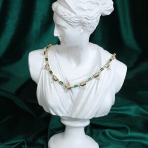 Verdant Royale Yeşil Baget Taşlı Çelik Kolye – Altın Renk Kaplama Zarif Kadın Kolye