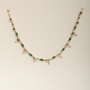 Verdant Royale Yeşil Baget Taşlı Çelik Kolye – Altın Renk Kaplama Zarif Kadın Kolye