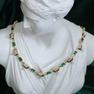 Verdant Royale Yeşil Baget Taşlı Çelik Kolye – Altın Renk Kaplama Zarif Kadın Kolye