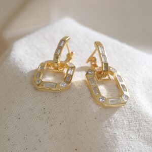 Elyra Frame 925 Ayar Gümüş Üzeri Altın Kaplama Kadın Küpe – Taş Detaylı Geometrik Şık Küpe (Çift)