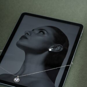 Lumière Pırlanta Görünümlü Gümüş Renkli Işıltılı Çelik Kolye