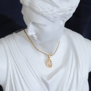 Golden Orbit Taşlı Çelik Kolye – Altın Renk Kaplama Minimal Kadın Kolye