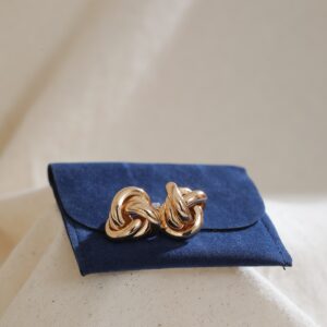 Valora Knot Çelik Küpe – Altın Renk Minimal Düğüm Kadın Küpe