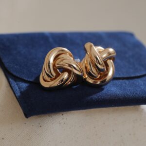 Valora Knot Çelik Küpe – Altın Renk Minimal Düğüm Kadın Küpe