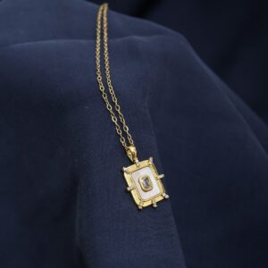 Ivory Frame Taş Detaylı Altın Renk Çelik Kolye