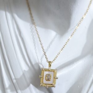 Ivory Frame Taş Detaylı Altın Renk Çelik Kolye