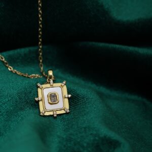 Ivory Frame Taş Detaylı Altın Renk Çelik Kolye
