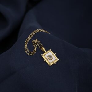 Ivory Frame Taş Detaylı Altın Renk Çelik Kolye