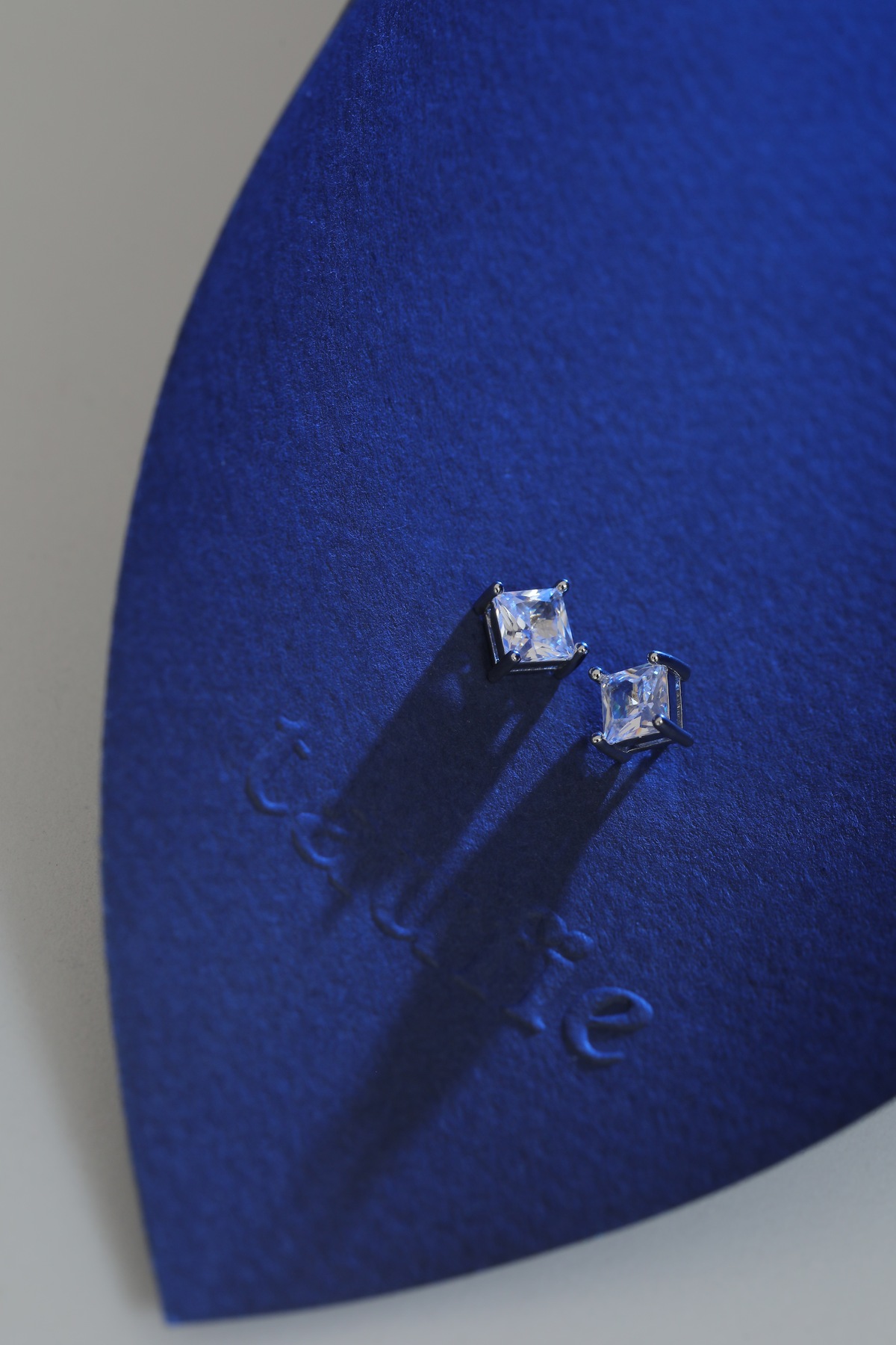 Aria Stud Kare Zirkon Taşlı Çelik Tektaş Küpe – Minimal Zarif Kadın Küpe - Görsel 2