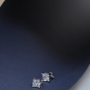 Aria Stud Kare Zirkon Taşlı Çelik Tektaş Küpe – Minimal Zarif Kadın Küpe