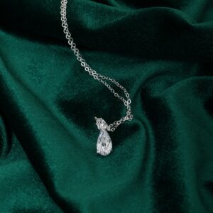 Aura Luxe Damla Taşlı Gümüş Renk Çelik Kadın Kolye – Çift Taş Detaylı Minimal Şık Kolye